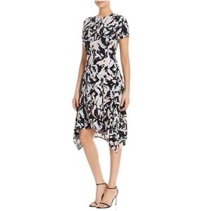 DKNY
Floral-Printed Handkerchief-Hem Dress size XL‎